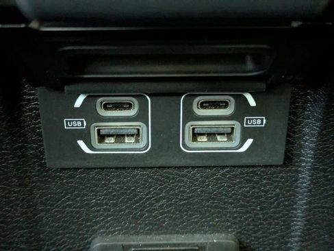 Used 2024 Jeep Wrangler Sahara image 17