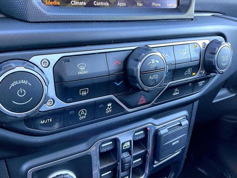 Used 2023 Jeep Gladiator Mojave image 25