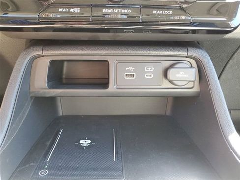 New 2025 Honda Pilot Touring image 19