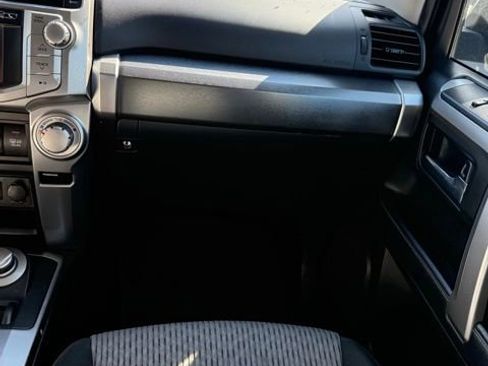 Used 2018 Toyota 4Runner SR5 AWD/4WD image 31