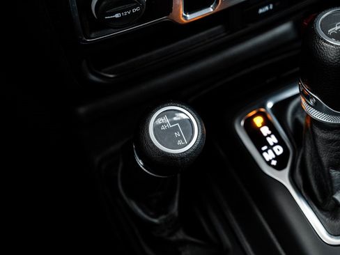 Used 2021 Jeep Gladiator Willys image 36