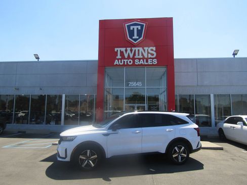 Used 2023 Kia Sorento S w/ Panoramic Sunroof Package image 1