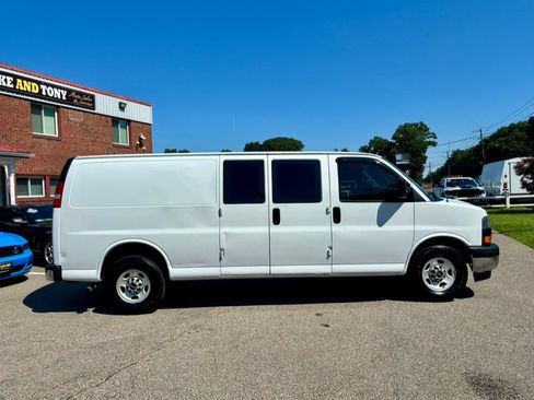 Used 2017 GMC Savana 2500 Extended RWD image 6