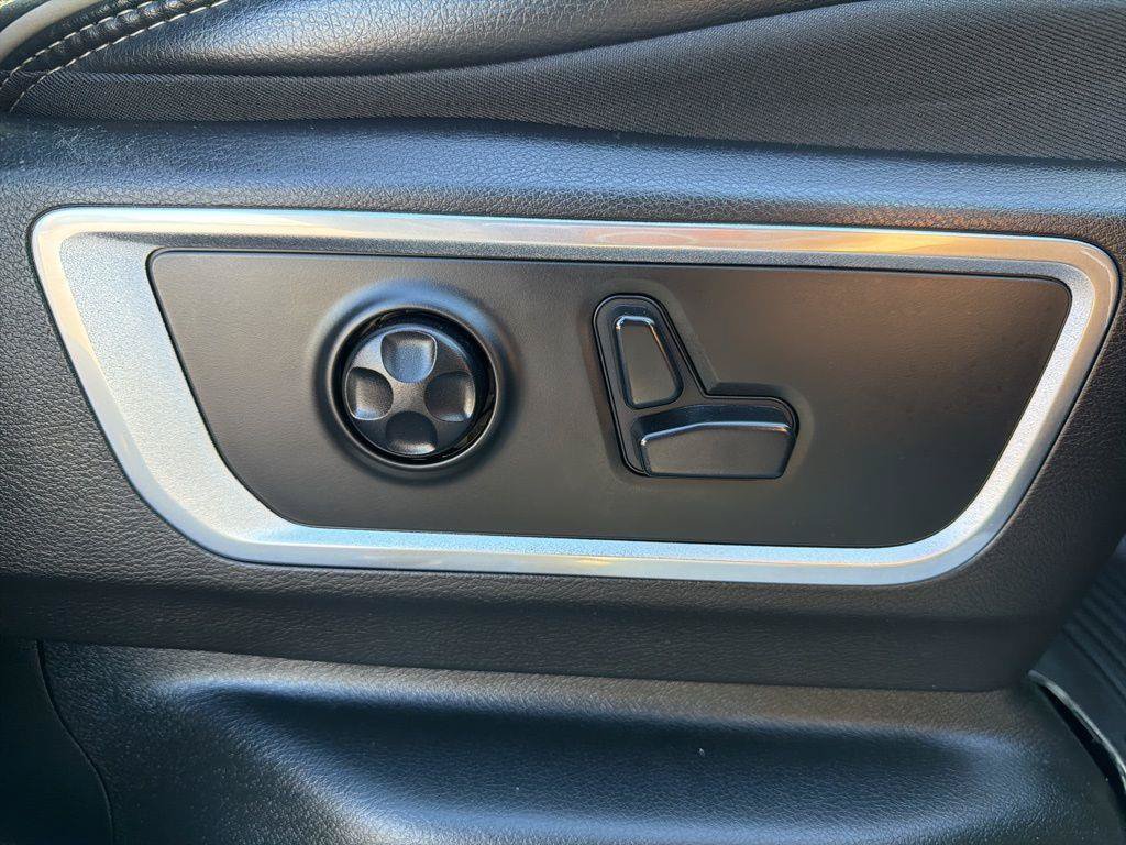 Used 2019 RAM 1500 Laramie AWD/4WD image 28