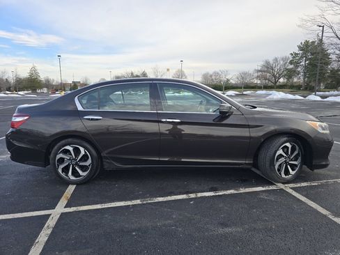 Certified 2017 Honda Accord EX-L image 19