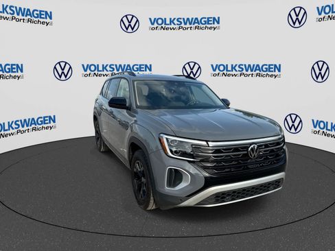 Used 2024 Volkswagen Atlas Peak Edition SEL AWD/4WD image 16