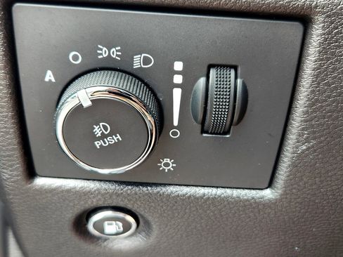 Used 2018 Jeep Grand Cherokee Limited image 30