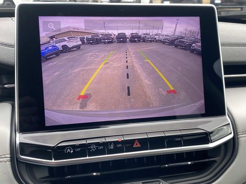 Certified 2022 Jeep Compass Limited image 40