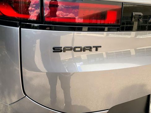 Used 2025 Land Rover Range Rover Sport SE AWD/4WD image 10