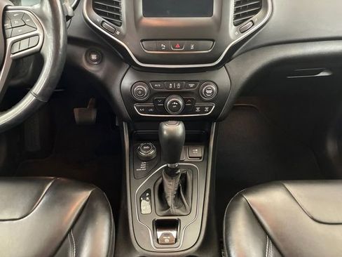 Used 2021 Jeep Cherokee Latitude Plus image 21