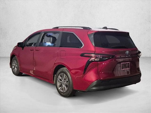 Used 2023 Toyota Sienna LE FWD image 7