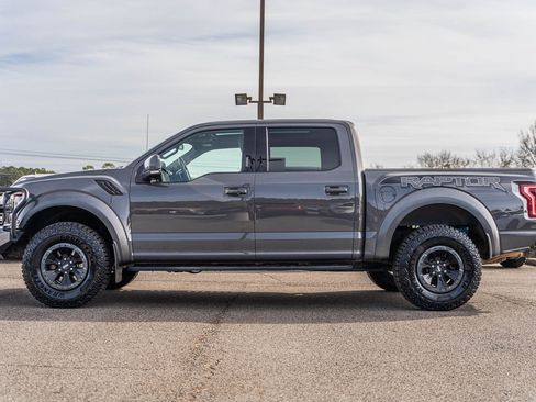 Certified 2018 Ford F150 Raptor w/ Equipment Group 802A Luxury image 4