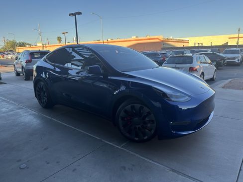 Used 2023 Tesla Model Y Performance image 5