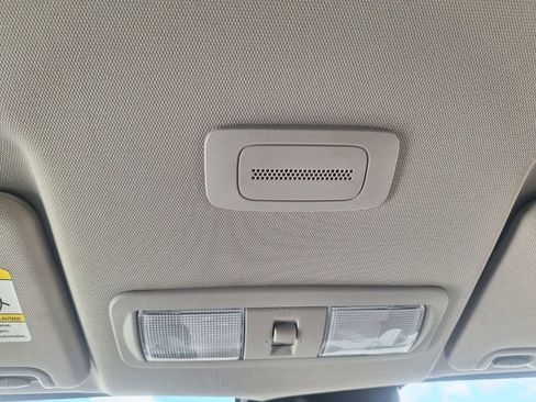 Used 2024 Nissan Frontier SV image 18