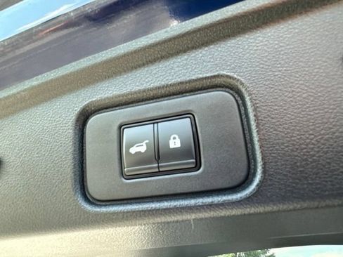 Used 2024 Nissan Pathfinder SL AWD/4WD image 26