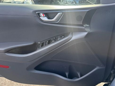 Used 2019 Hyundai Ioniq Plug-In Hybrid image 21
