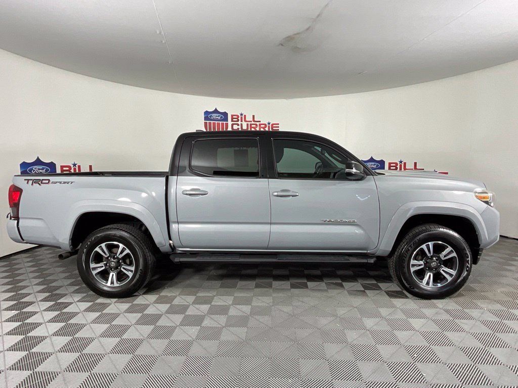 Used 2019 Toyota Tacoma TRD Sport RWD image 2