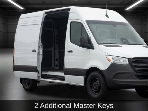 Used 2025 Mercedes-Benz Sprinter 2500 image 9