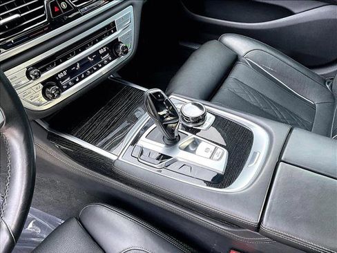 Used 2017 BMW 750i RWD image 15