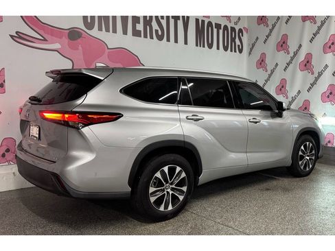 Used 2022 Toyota Highlander XLE image 11
