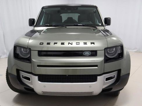 Used 2023 Land Rover Defender 110 SE image 4