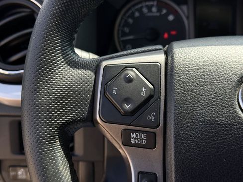 Used 2016 Toyota Tacoma SR5 w/ SR5 Appearance Package (SN) RWD image 19