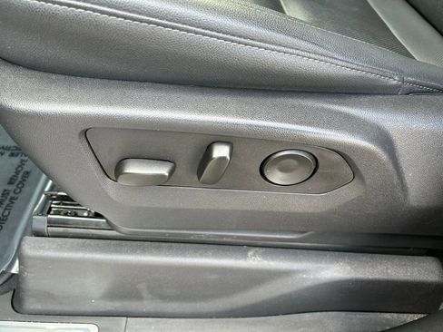 Used 2025 GMC Sierra 1500 SLT image 15