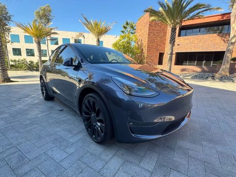 Used 2024 Tesla Model Y Performance AWD/4WD image 3