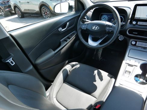 Certified 2023 Hyundai Kona Limited w/ Cargo Package FWD image 9