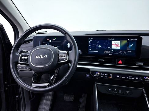 Used 2025 Kia Carnival SX image 7