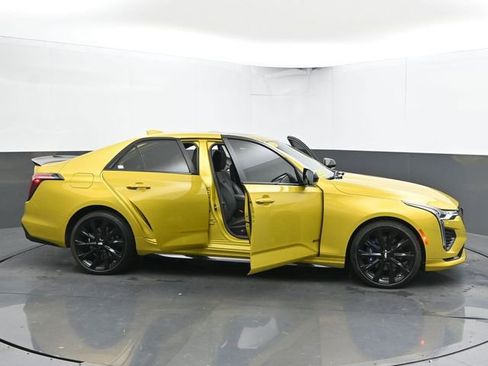 Used 2024 Cadillac CT4 V w/ LPO, ONYX Package image 59