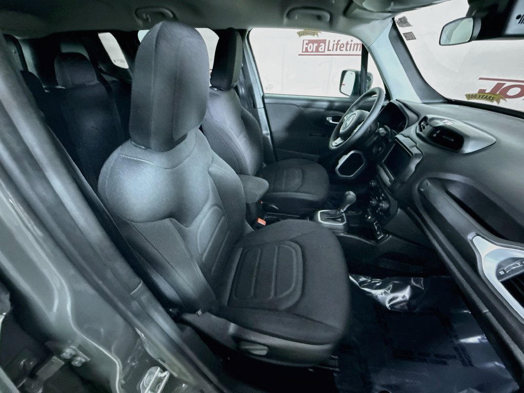 Used 2021 Jeep Renegade Latitude AWD/4WD image 30