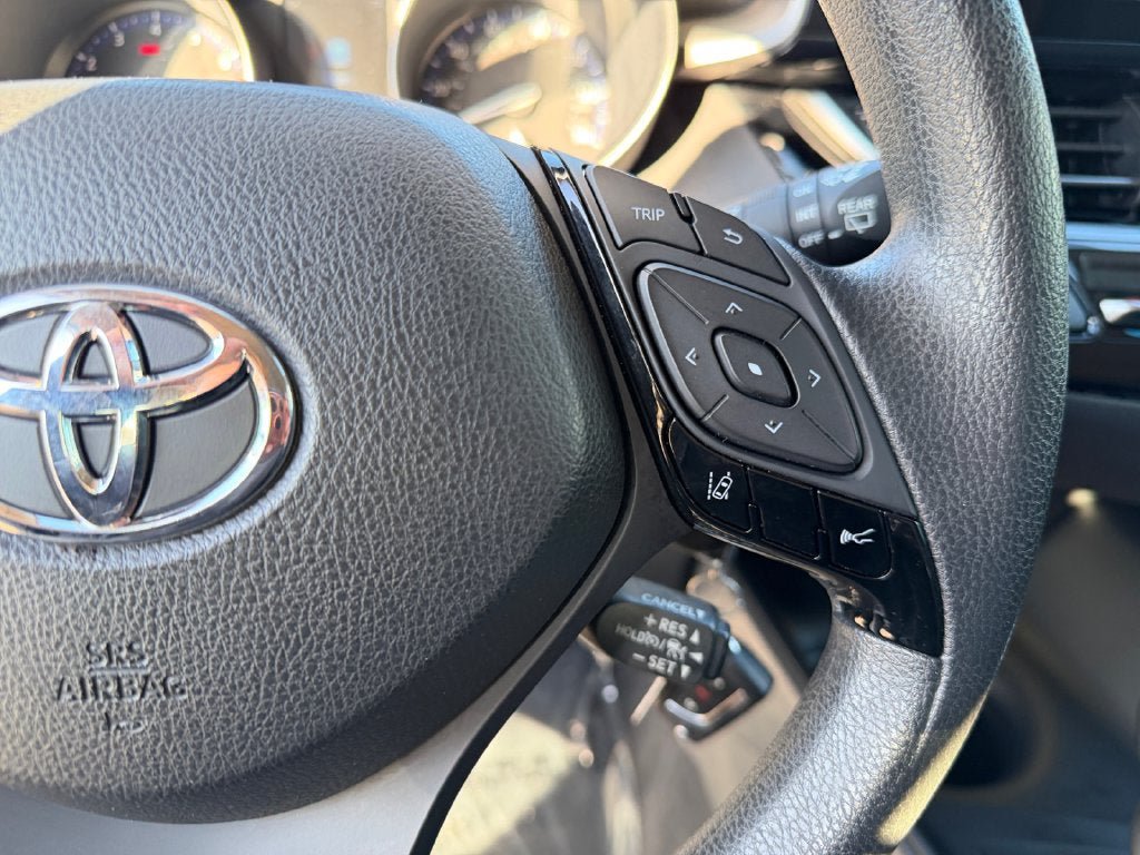 Used 2021 Toyota C-HR LE FWD image 16