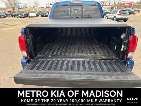 Used 2016 Toyota Tacoma TRD Off-Road w/ Premium & Technology Package image 28