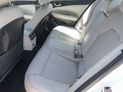 Used 2024 Genesis G70 2.5T RWD image 17