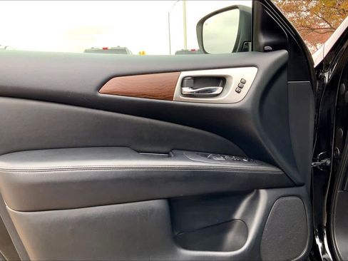 Used 2019 Nissan Pathfinder Platinum image 21