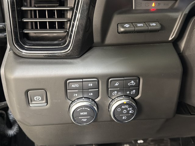 Used 2025 GMC Sierra 1500 AT4 w/ AT4 Premium Package AWD/4WD image 35
