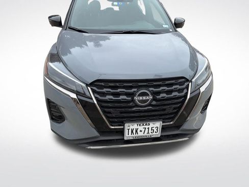 Used 2023 Nissan Kicks SR FWD image 2