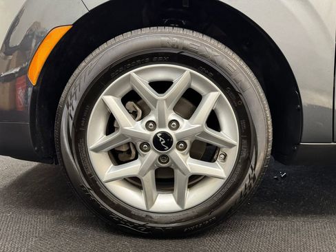 Used 2023 Kia Soul S FWD image 12