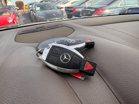 Used 2012 Mercedes-Benz GL 550 4MATIC image 25