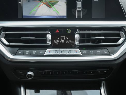 Used 2022 BMW 330i Sedan w/ Premium Package image 16