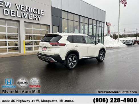 Used 2021 Nissan Rogue Platinum image 9