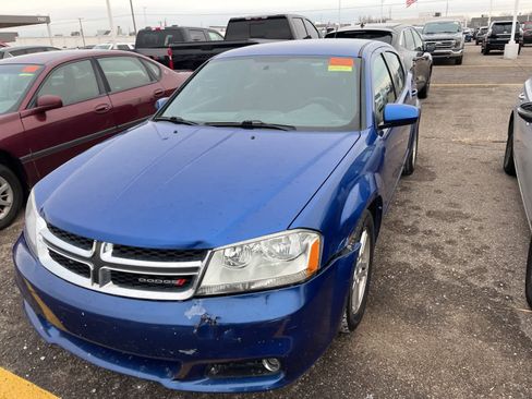 Used 2013 Dodge Avenger SXT image 2