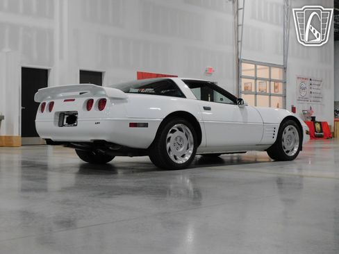 Used 1992 Chevrolet Corvette Coupe RWD image 24