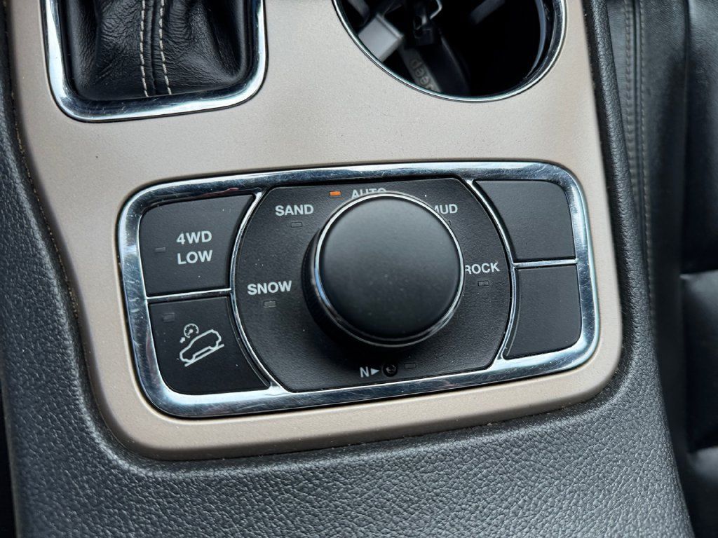Used 2017 Jeep Grand Cherokee Limited AWD/4WD image 15