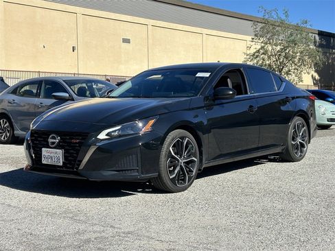 Certified 2023 Nissan Altima 2.5 SR w/ SR Premium Package image 2