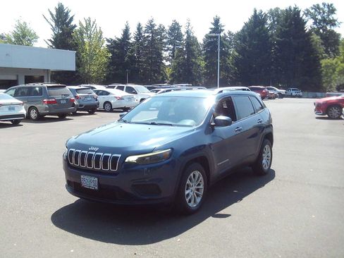 Used 2020 Jeep Cherokee Latitude FWD image 1