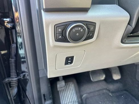 Used 2015 Ford F150 XLT w/ Equipment Group 302A Luxury AWD/4WD image 38