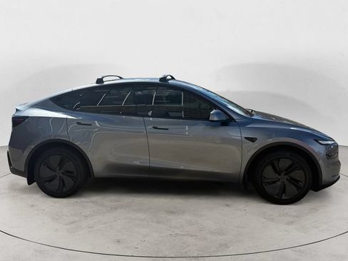 Used 2026 Tesla Model Y AWD image 4