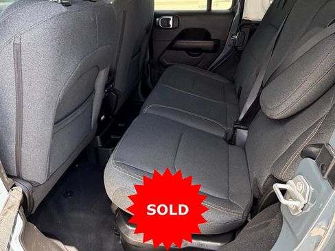 Used 2025 Jeep Wrangler Unlimited Sahara AWD/4WD image 33